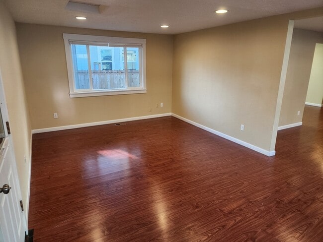 Building Photo - 4725 SE 60th Ave