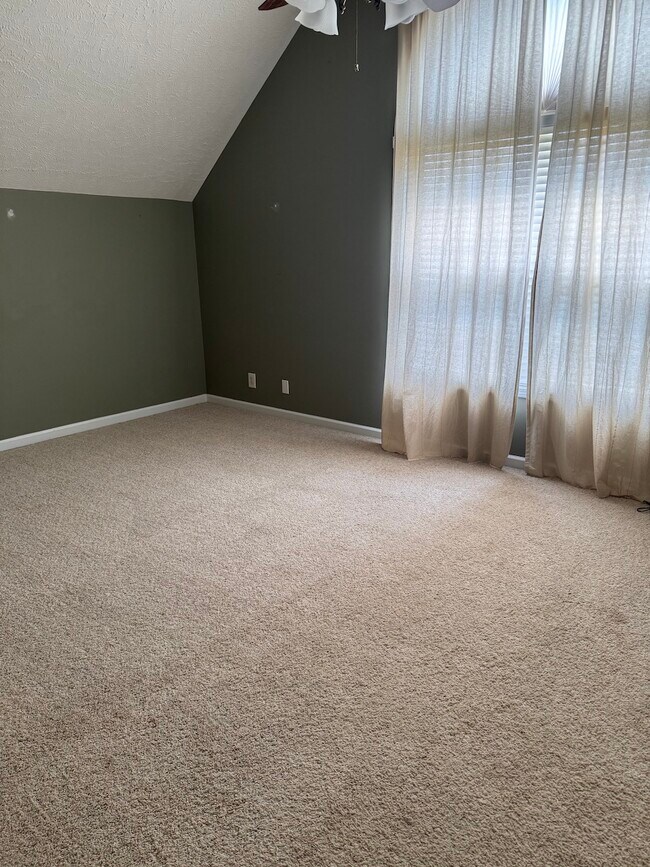Building Photo - 652 Winding Bluff Way