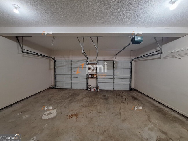 Building Photo - 1311 Vine Cir