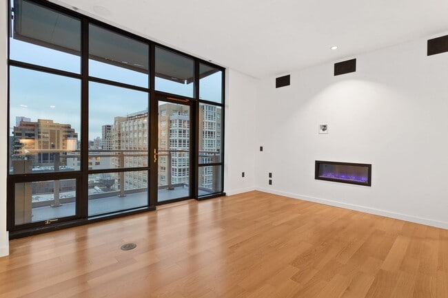 Building Photo - Exquisite 1BD/1.5BTH Condo Unit in the Pea...