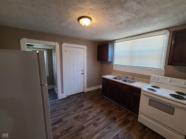 Building Photo - 516 W 28th St