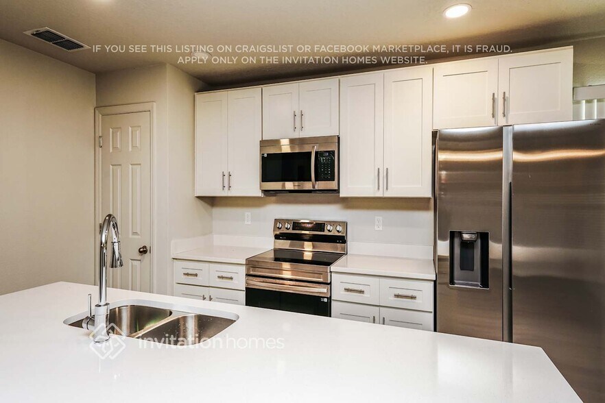 Building Photo - 120 Foster Ln