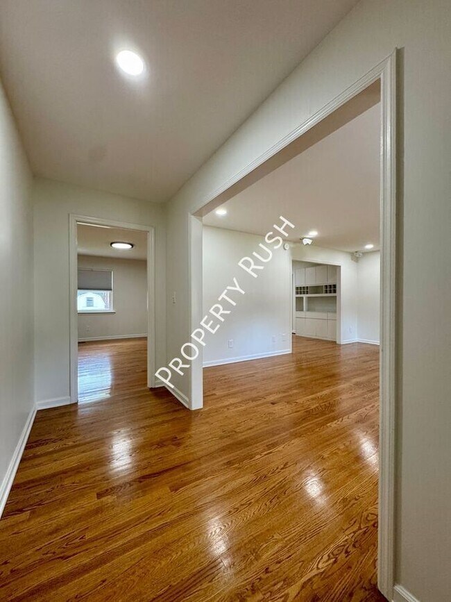 Building Photo - 7339 Brookside Dr