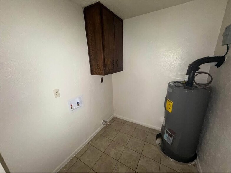 Building Photo - 371 W Elm Mott Dr