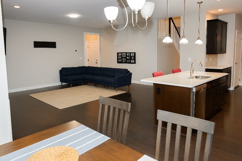 Building Photo - 912 Lake Thrasher Dr