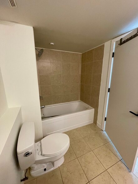 Building Photo - 2 S Leavitt St