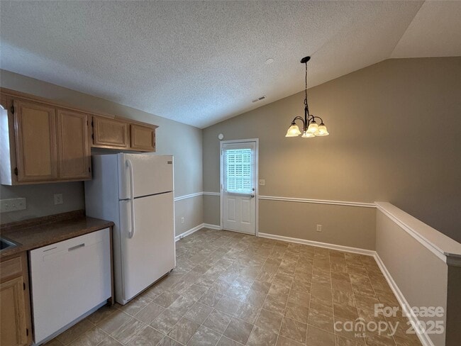 Building Photo - 517 Iverson Way