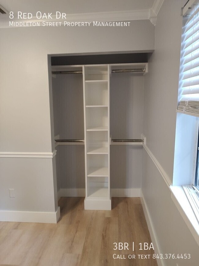 Building Photo - 8 Red Oak Dr