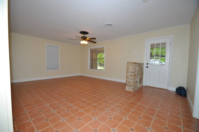 Building Photo - 704 W Moore St