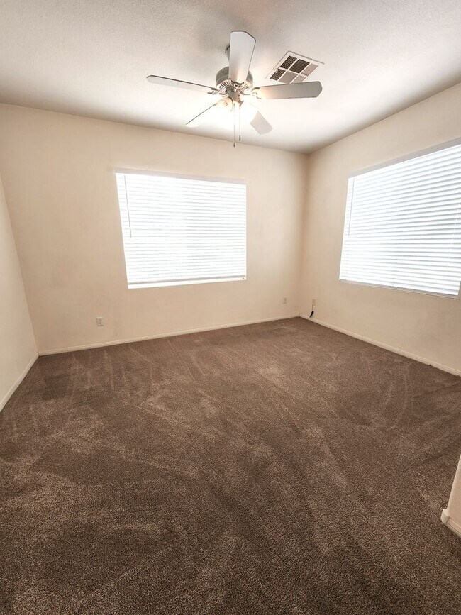 Building Photo - Silverado Ranch Single Story | 2 Bed | 2 Bath | 2-Car Garage