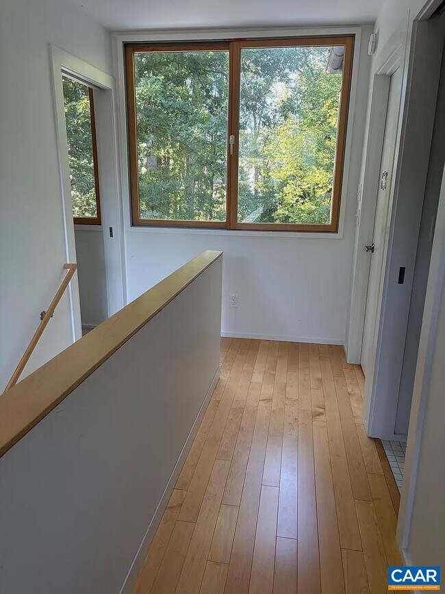 Building Photo - 137 Baylor Ln
