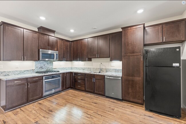 Building Photo - Amazing Newer Constructed 3br/2ba San Ramon Condo for Rent! Top Floor! Centrally Located for Conv...