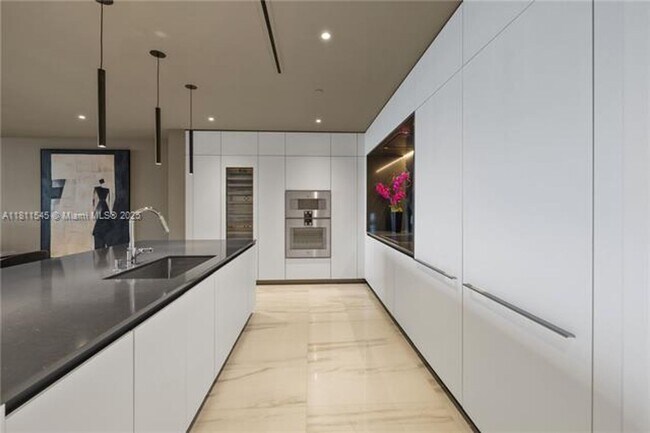 Building Photo - 300 Biscayne Blvd Way