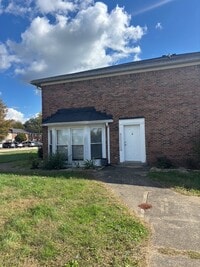 Building Photo - 201 Honeysuckle Ln