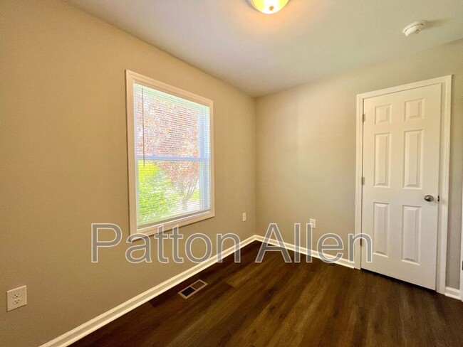 Building Photo - 1754 Meadowbrook Terrace
