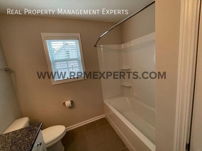 Building Photo - Magnificent 5 Bed / 3 Bath Home in Matthews