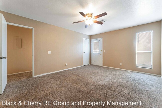 Building Photo - 1 br, 1.5 bath House - 1628 Justin Court