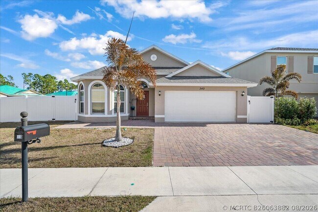 Building Photo - 340 Palm Breezes Dr