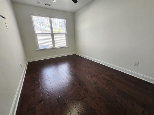Building Photo - 830 Grove Valley Dr