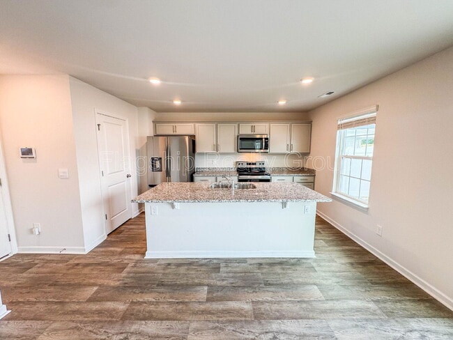 Building Photo - 2136 Montalvan Dr