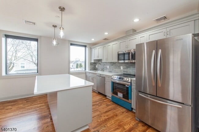 Building Photo - 248 US-46