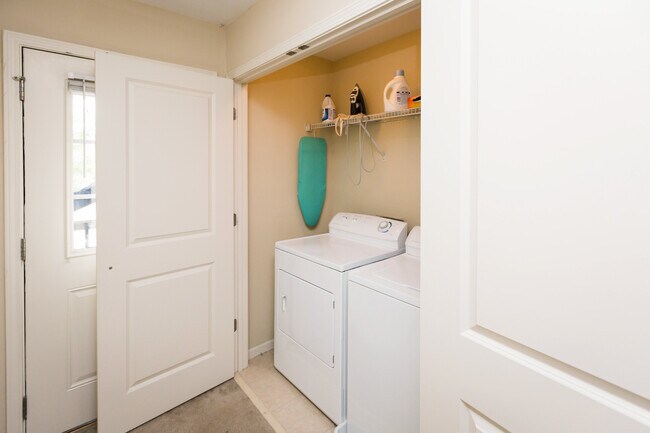 Building Photo - 239 Ruth St