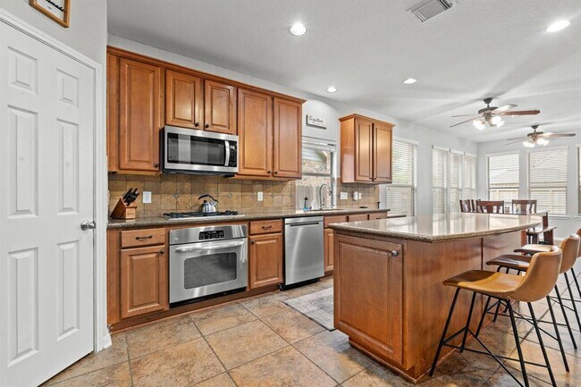 Building Photo - 14402 Hazeldale Dr