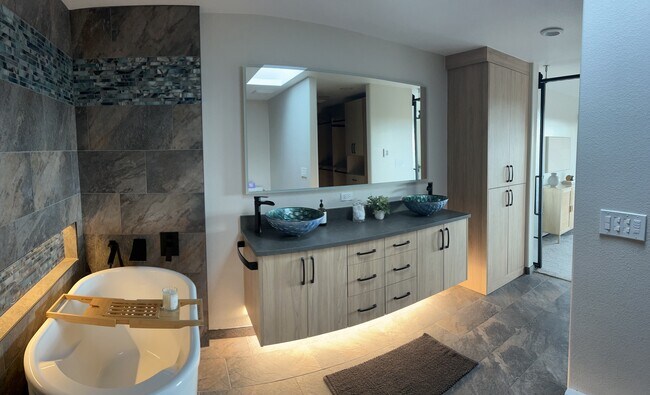 Building Photo - 7920 E Greenland Rd