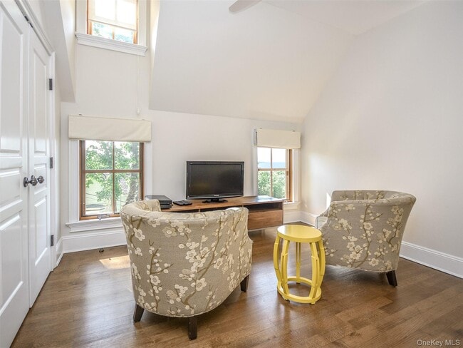 Building Photo - 290 8th Ave