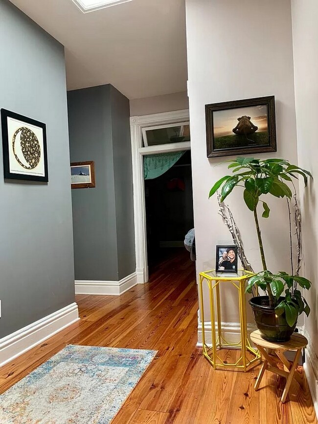 Building Photo - 2223 Parkwood Ave