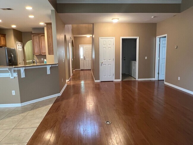 Building Photo - Nice Home in Pinecrest!