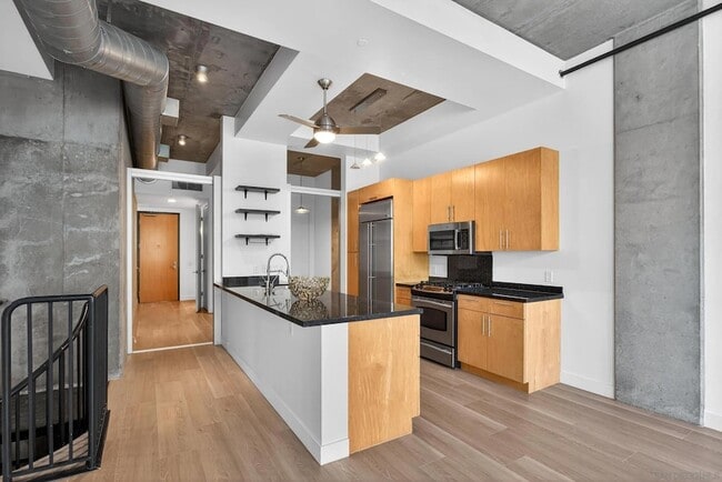 Primary Photo - 1025 Island Ave