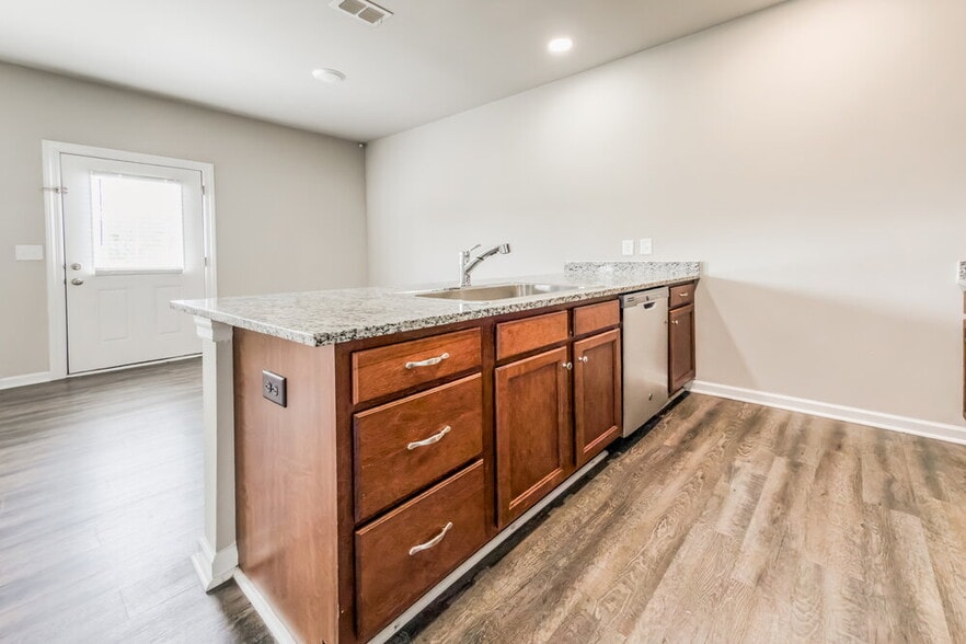 Building Photo - 2240 Lismore Dr