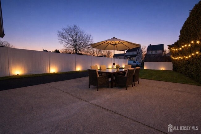 Building Photo - 6 Fitch St