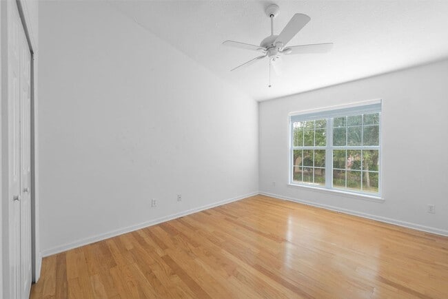 Building Photo - Jax Beach Condo Close to Everything