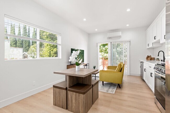 Building Photo - A 3 Bedroom apartment with ensuite bathrooms, common areas and a fully functional kitchen at 1736...