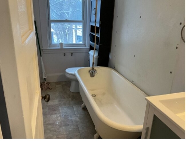 Building Photo - 29 River St