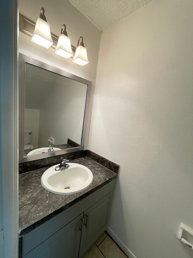 Building Photo - 2 Bed, 1.5 Bath Townhouse- The Reserve Floorplan