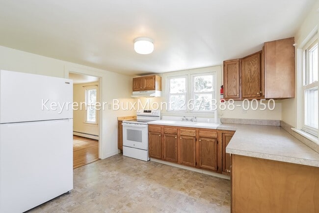 Building Photo - Charming 3-Bedroom, 2-Bath Home with Large Yard and Detached 2-Car Garage