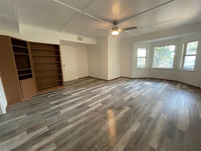 Building Photo - 5802 Longhorn Landing