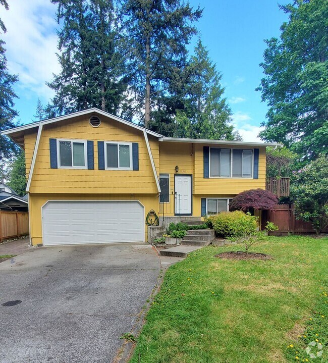 Building Photo - Beautifully Updated Home in Sought-After S...