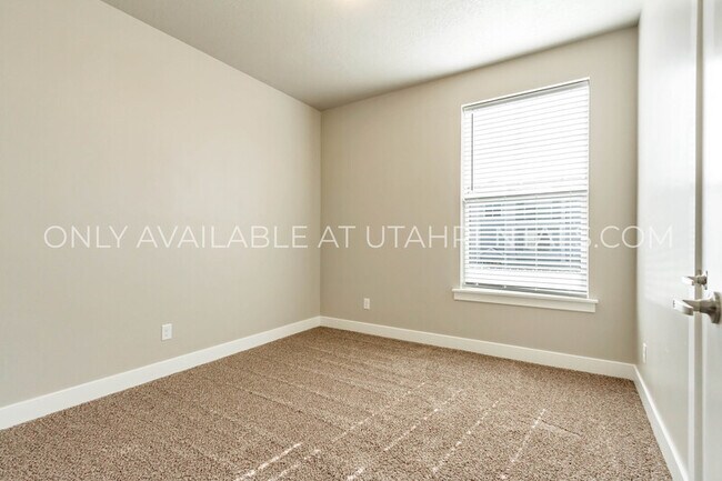 Building Photo - 1128 S 820 E