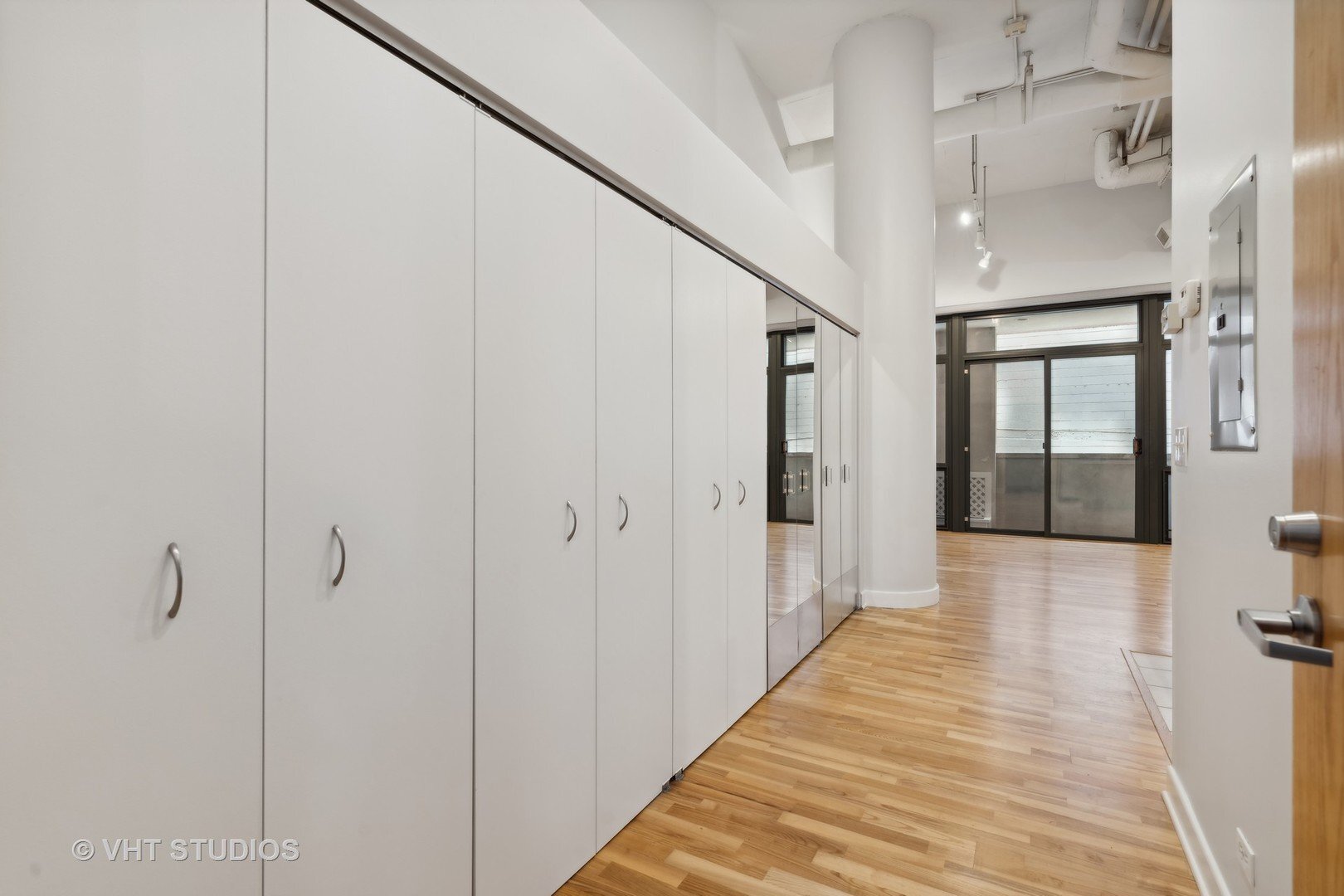 Building Photo - 211 E Ohio St