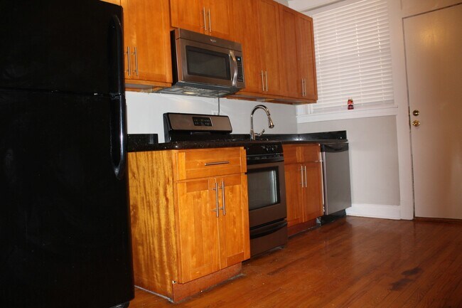 Building Photo - 5024 N Winthrop Ave