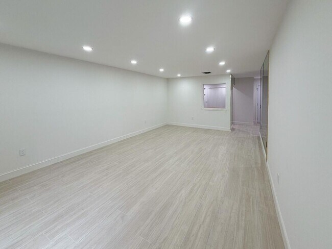 Building Photo - 13165 Chadwick Ct