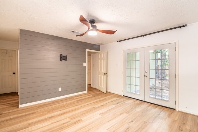Building Photo - 2717 S Millbend Dr