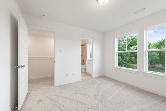 Building Photo - 1217 Chestnut Ct