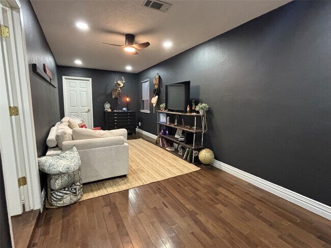 Building Photo - 1710 Hill Top Ln