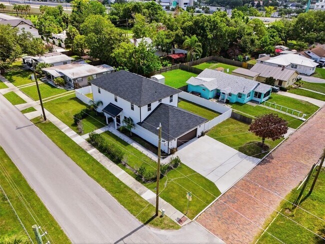 Building Photo - 2075 Jewell Ave
