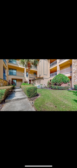 Building Photo - 901 Charo Pky